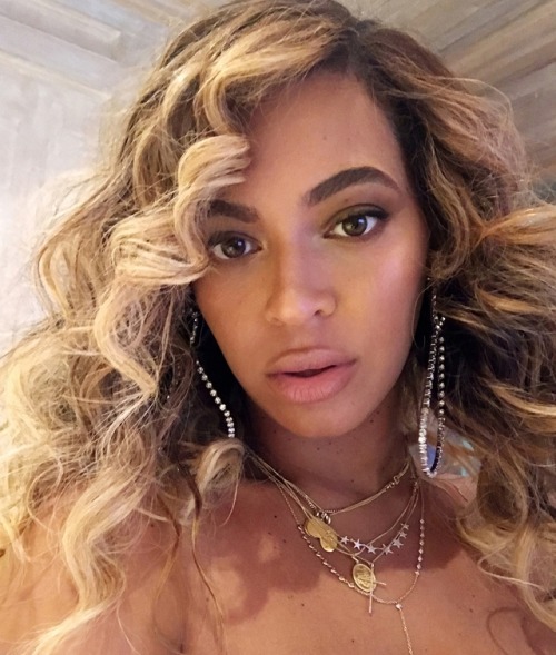 « Belfie », « drelfie » ou encore le « helfie », les tendances qui vont